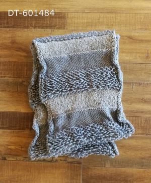 Leđa i leđa pleteni su vratovi toplije